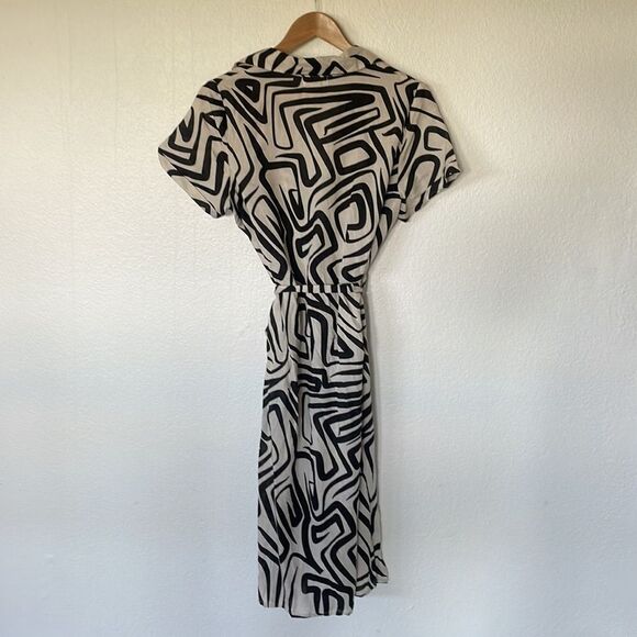 B&W button up dress - Picture 2 of 3